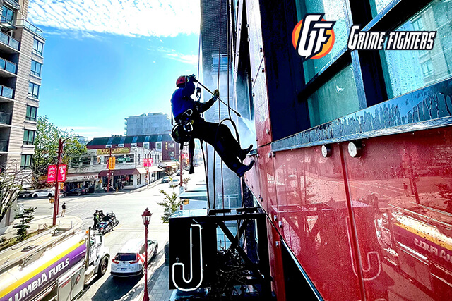7 Benefits of Commercial Window Cleaning Services
